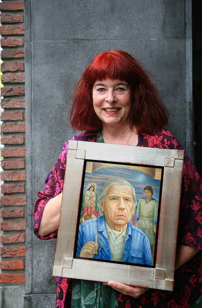 Anneke van Brussel, september 2015 - met een schilderij van Gerard Reve, van haar hand